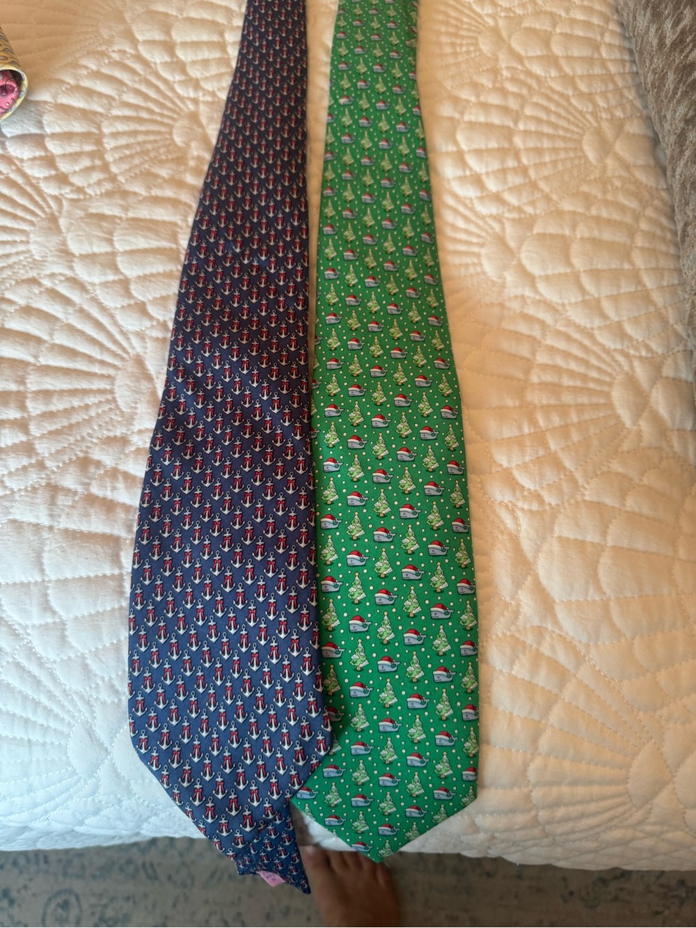 Vineyard Vines Green Holiday Tree & Santa Silk Tie